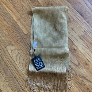 2 Chic gold scarf